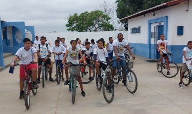 Escola Barjonas Lobão de Floriano comemora dia dos pais e dos estudantes com passeio ciclístico