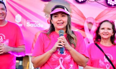 Centenas de mulheres participam de Aulão de Dança em prevenção ao câncer de mama