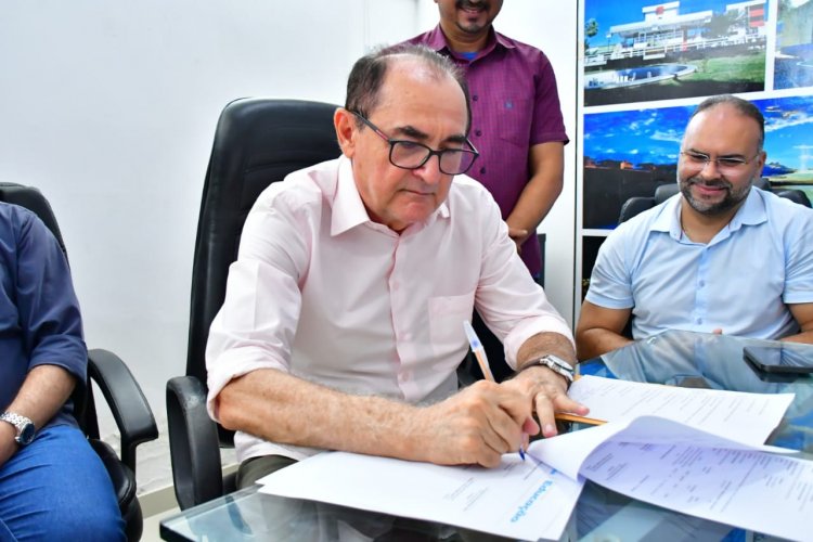 Prefeito Antônio Reis assina ordens de serviços para reforma de três escolas municipais