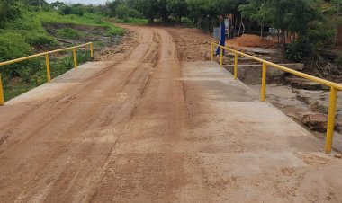 Prefeitura de Floriano recupera praça esportiva no Conjunto Zé Pereira e estradas na zona rural