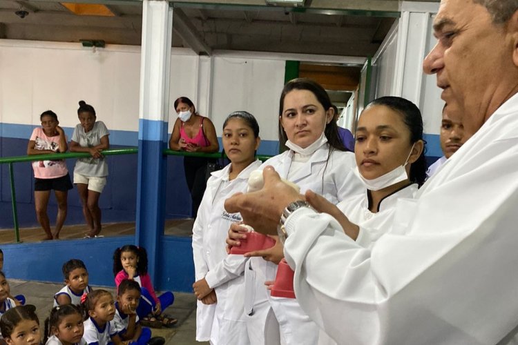 Escolas municipais de Floriano recebem ações preventivas em saúde bucal