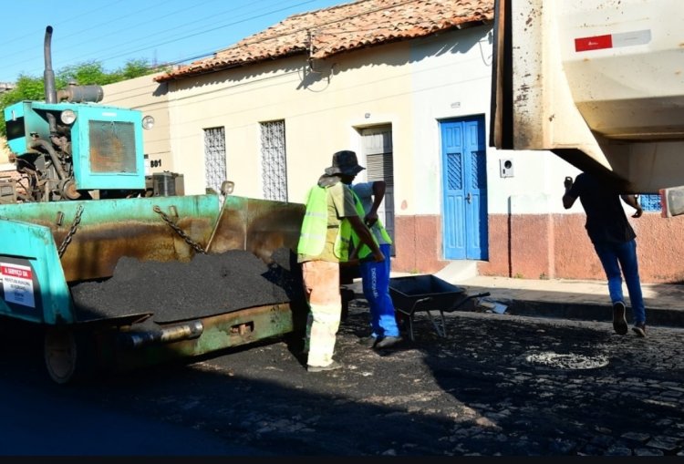 Floriano 127 anos: Prefeitura de Floriano inicia obras de asfaltamento na Rua Defala Attem
