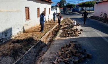 Infraestrutura de Floriano realiza recuperação de vias nas zonas urbana e rural do município