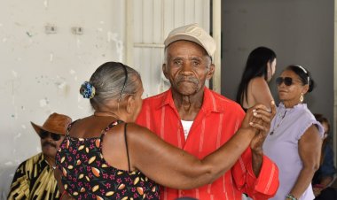 Dia dos Pais: serviço social de Floriano comemora data com idosos do município