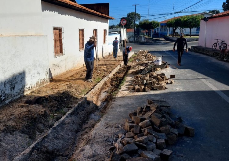 Infraestrutura de Floriano realiza recuperação de vias nas zonas urbana e rural do município