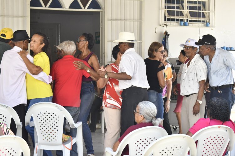 Dia dos Pais: serviço social de Floriano comemora data com idosos do município