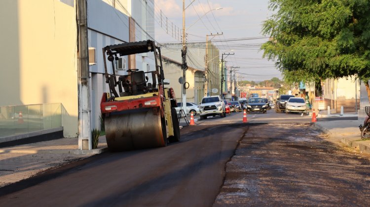 Rua São João recebe pavimentação asfáltica que beneficiará centenas de moradores da região