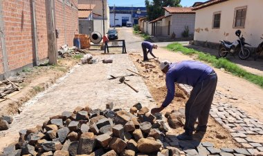 Infraestrutura: Programa Tapa-buracos chega a mais de vinte ruas de Floriano na última quinzena