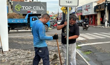 Sutran de Floriano realiza sinalização vertical em vias do município