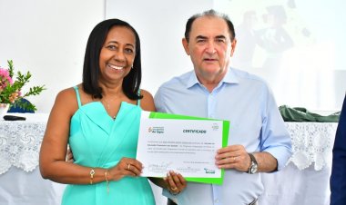 Professores da rede municipal de Floriano recebem certificado da Jornada de Educação Financeira SICREDI