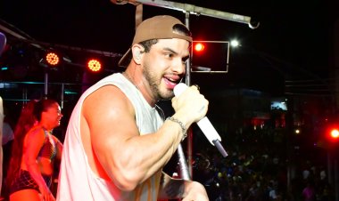 Carnaval 2025: Ávine Vinny reúne multidão no 2º arrastão de Floriano