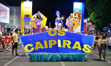 Apuração sagra a escola de samba ‘Os Caipiras’ como a grande campeã do Carnaval de Floriano