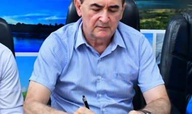 Antônio Reis assina ordens de serviço para adequação de estradas e pontilhão na zona rural de Floriano