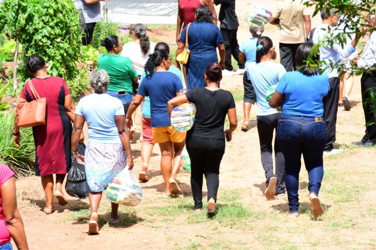 Prefeitura de Floriano entrega cestas básicas em parceria com o SENAR