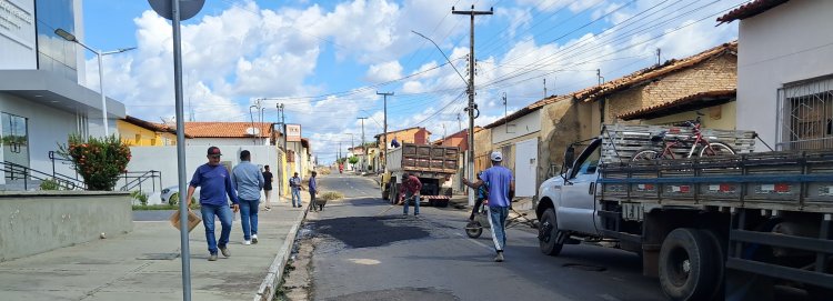 Prefeitura de Floriano retoma ‘Operação Tapa-buracos’ no município
