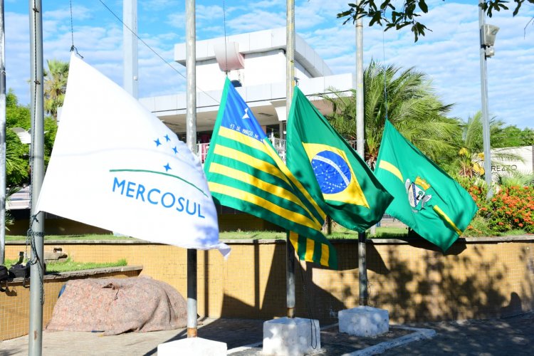 Momentos cívico, de ação de graças e de homenagens marcam o dia do aniversário de Floriano