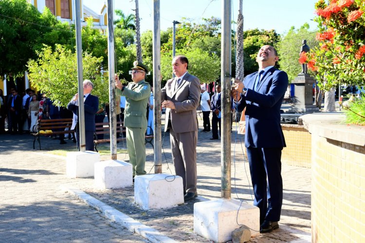 Momentos cívico, de ação de graças e de homenagens marcam o dia do aniversário de Floriano