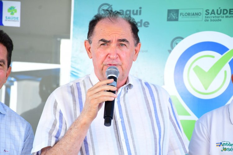 Prefeitura de Floriano entrega dispositivos de locomoção a usuários do SUS