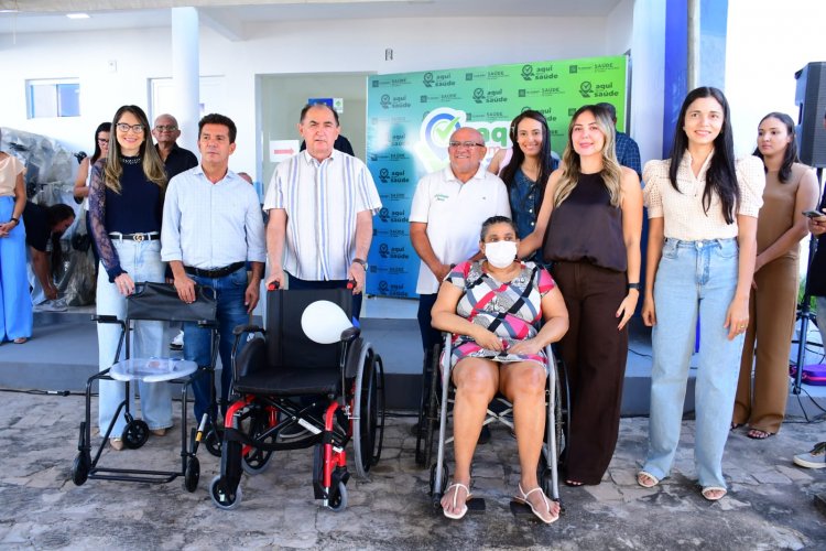 Prefeitura de Floriano entrega dispositivos de locomoção a usuários do SUS