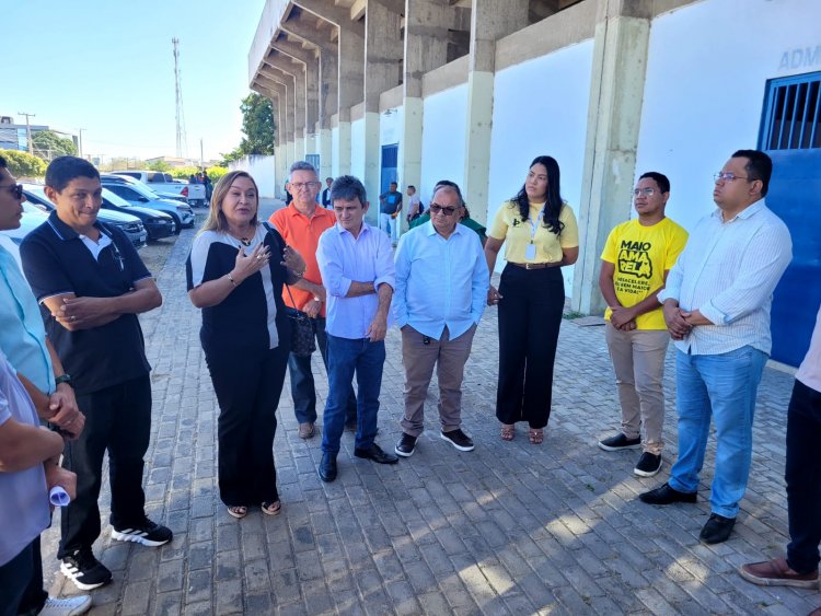 Prefeitura de Floriano inicia vistoria da nova frota de transporte escolar da rede municipal