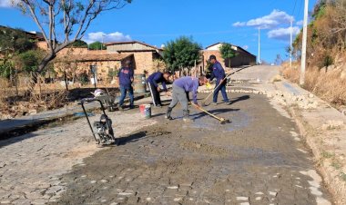 Prefeitura de Floriano percorre 13 bairros com Operação Tapa-Buracos no mês de agosto