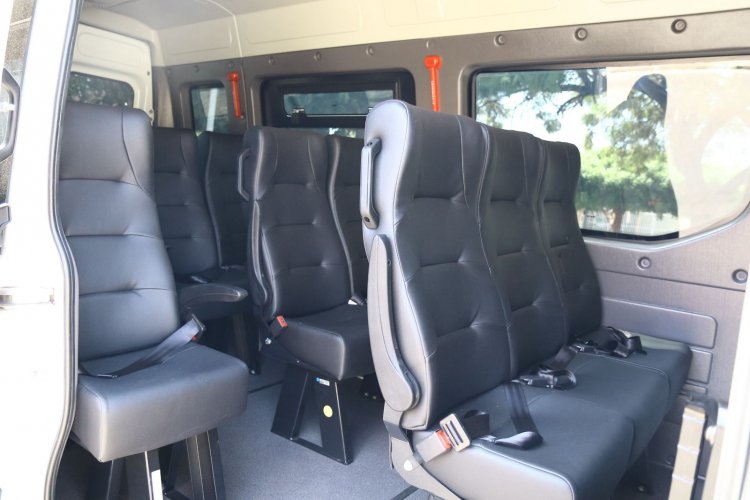 Prefeitura de Floriano entrega van e notebooks para fortalecer programas sociais