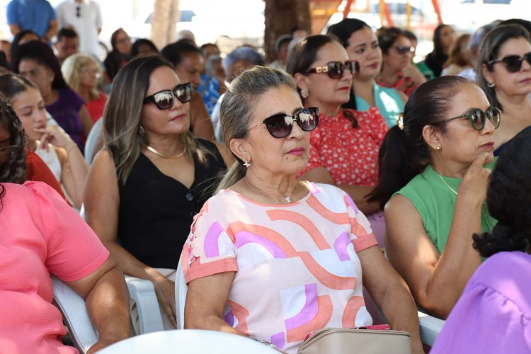 Prefeitura de Floriano entrega van e notebooks para fortalecer programas sociais