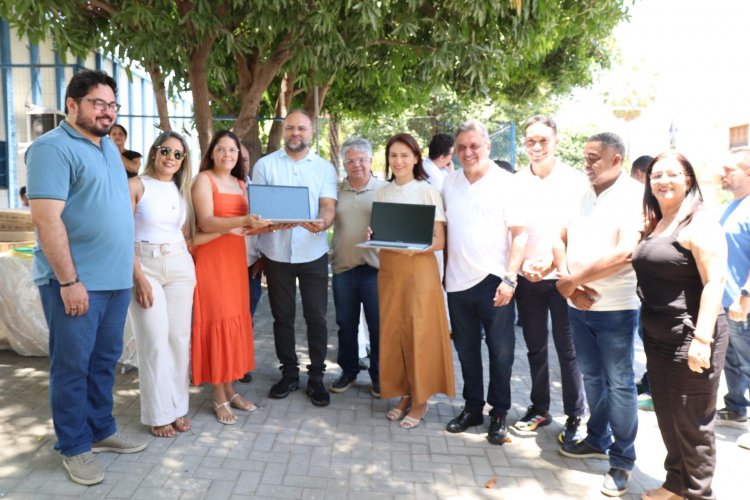 Prefeitura de Floriano entrega van e notebooks para fortalecer programas sociais