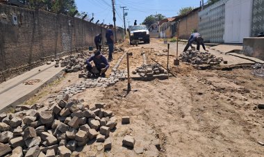 Prefeitura de Floriano realiza operação Tapa-Buracos em mais de 30 vias públicas no mês de outubro