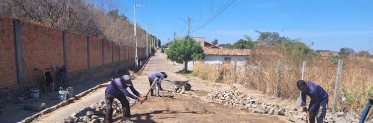 Prefeitura de Floriano realiza operação Tapa-Buracos em mais de 30 vias públicas no mês de outubro