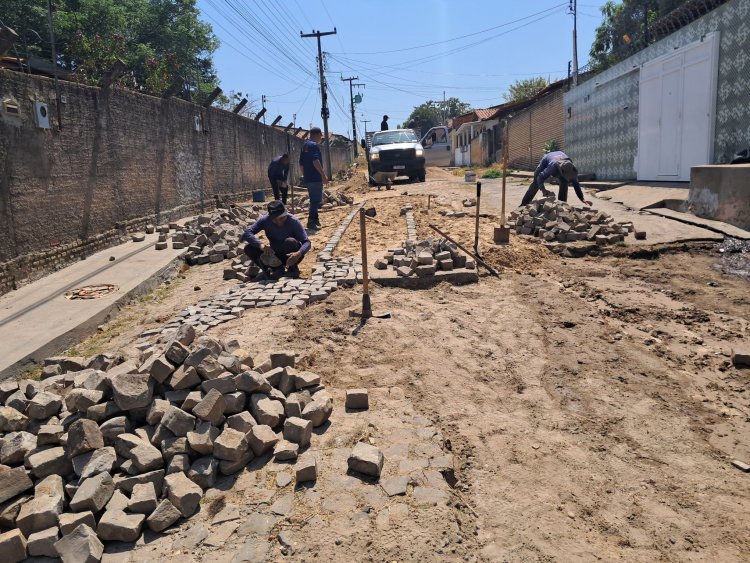Prefeitura de Floriano realiza operação Tapa-Buracos em mais de 30 vias públicas no mês de outubro