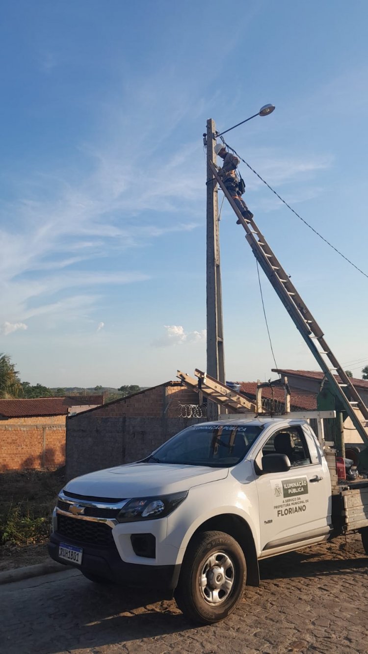 Prefeitura de Floriano realiza 590 serviços de iluminação pública no mês de outubro