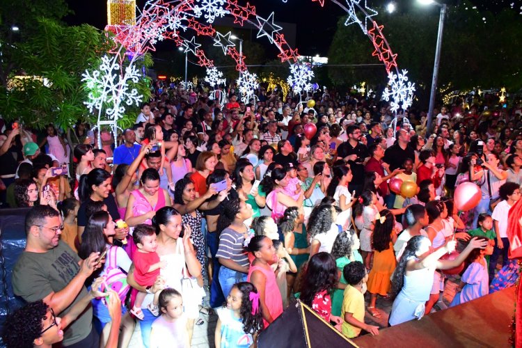 ‘Acender das Luzes’ marca abertura da programação de fim de ano da Prefeitura de Floriano