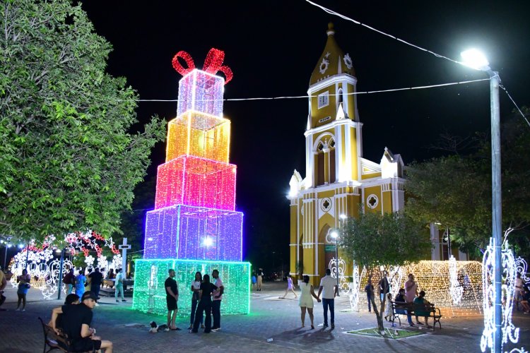 ‘Acender das Luzes’ marca abertura da programação de fim de ano da Prefeitura de Floriano
