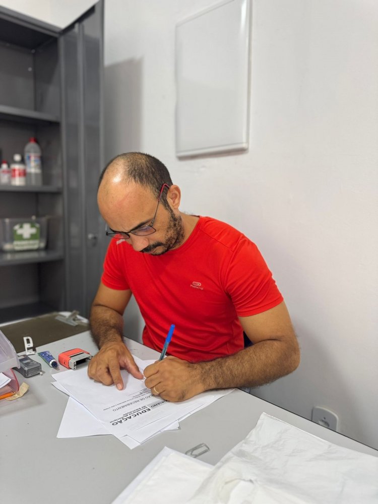 Prefeitura de Floriano realiza entrega de livros para alunos da rede municipal