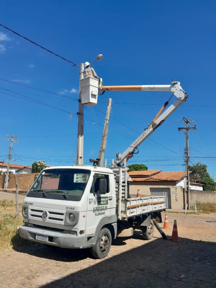 Prefeitura de Floriano realiza cerca de 600 atendimentos em iluminação pública no mês de junho