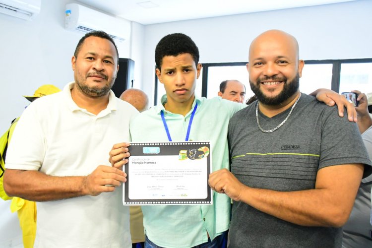 Prefeitura de Floriano homenageia alunos da rede municipal destaque no IFPI e na OBMEP 2025