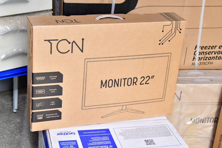 Educação de Floriano realiza entrega de materiais permanentes às escolas da rede municipal