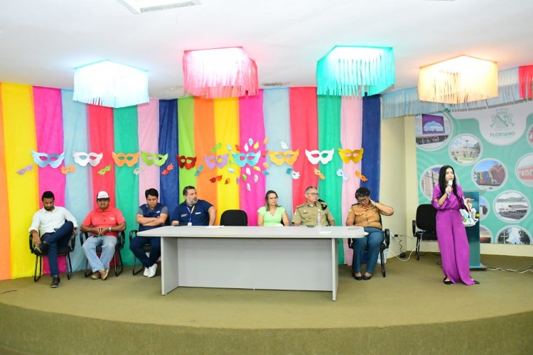 Prefeitura de Floriano se reúne com barraqueiros que atuarão no Carnaval 2026