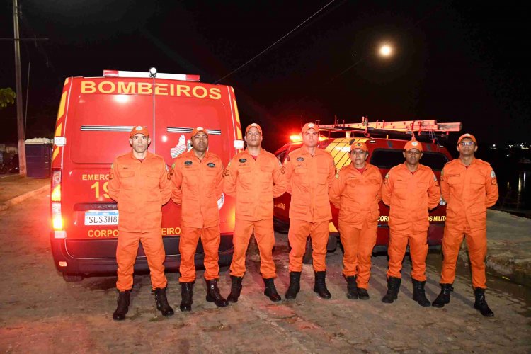 Arrastão com Durval Lelys marca estreia da folia de carnaval em Floriano 