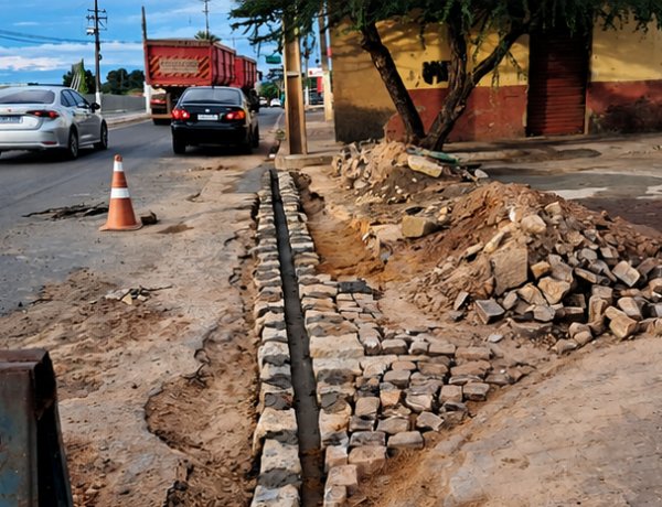 Infraestrutura de Floriano realiza Operação Tapa-Buracos em diversos pontos no mês de abril