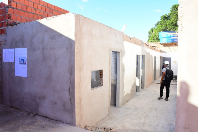 Equipe da Prefeitura de Floriano acompanha obras de reforma e ampliação em UBSs e escolas municipais