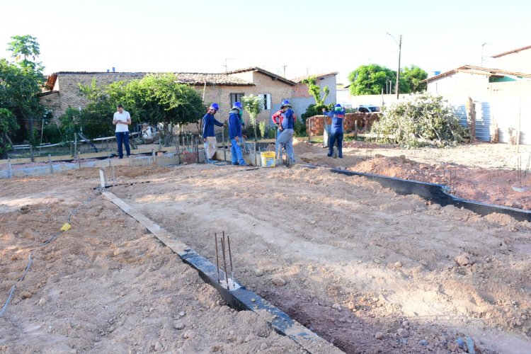 Equipe da Prefeitura de Floriano acompanha obras de reforma e ampliação em UBSs e escolas municipais