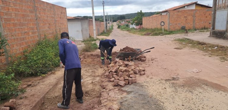 Infraestrutura de Floriano realiza Operação Tapa-Buracos em diversos pontos no mês de abril