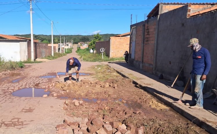 Infraestrutura de Floriano realiza Operação Tapa-Buracos em diversos pontos no mês de abril