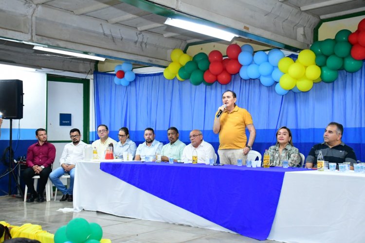 SEMED Floriano realiza entrega de livros e materiais permanentes para a Escola Raimundinha Carvalho
