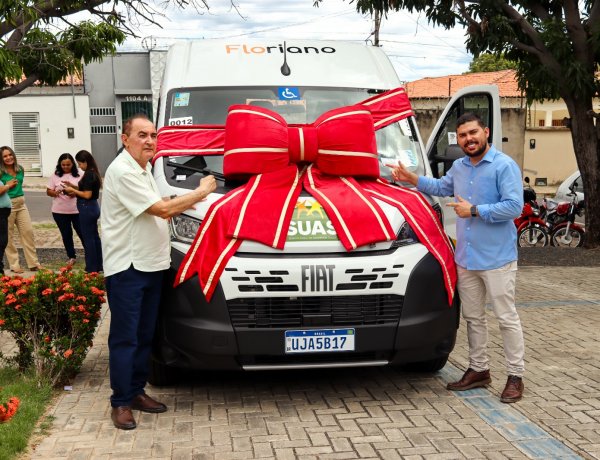 129 anos: Prefeitura de Floriano entrega van do MobSUAS para fortalecer a assistência social