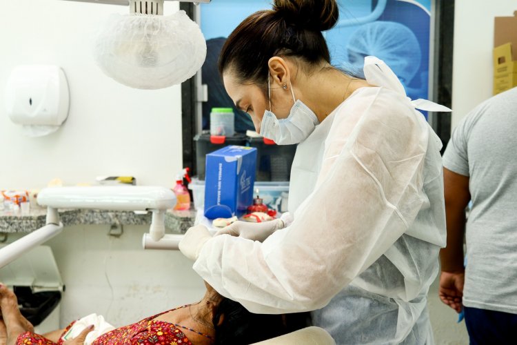 Prefeitura de Floriano entrega 100 próteses dentárias e transforma sorrisos no 3º Mutirão de Saúde Bucal