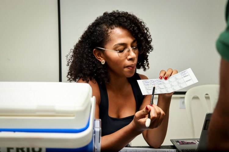 Dia Nacional de Imunização: Prefeitura de Floriano atualiza carteira vacinal dos profissionais da imprensa