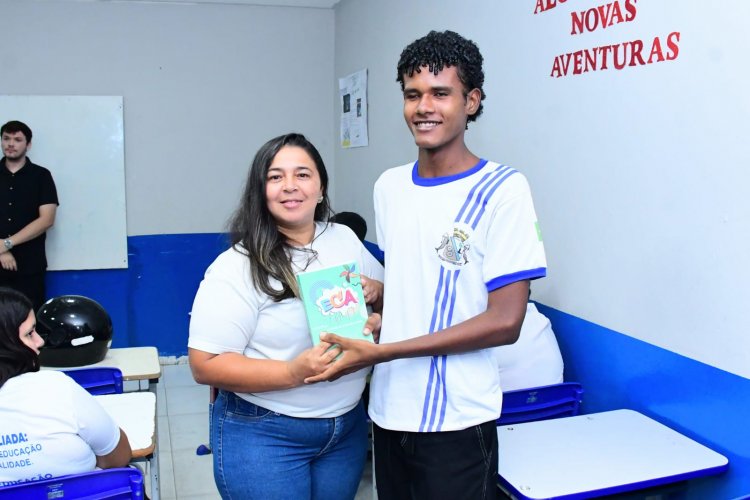 Ação do Selo UNICEF leva orientação sobre gravidez na adolescência e atualização vacinal à Escola Padre Pedro Oliveira